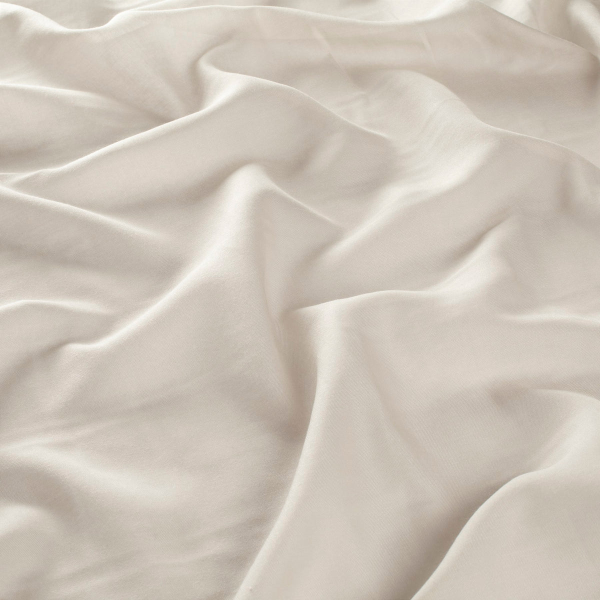 Airy J FR, HINT OF BEIGE (074), 2024
