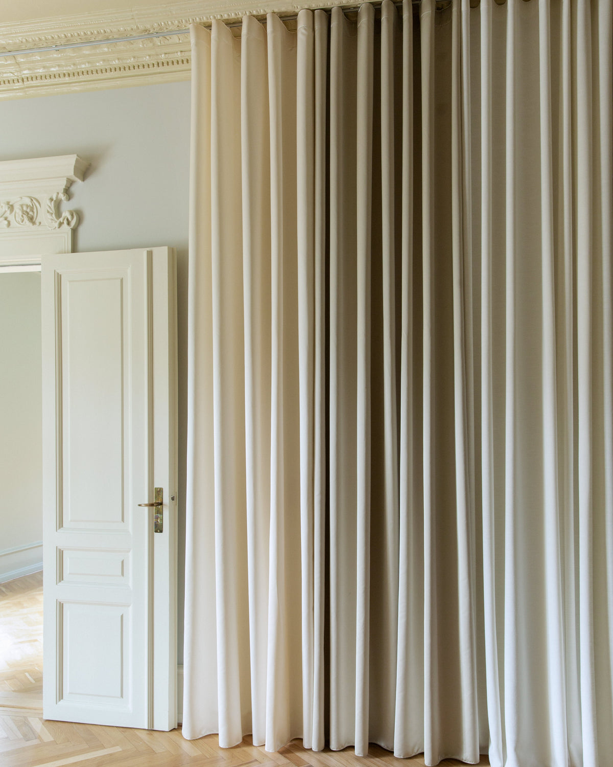SHINY SATIN - understated elegance